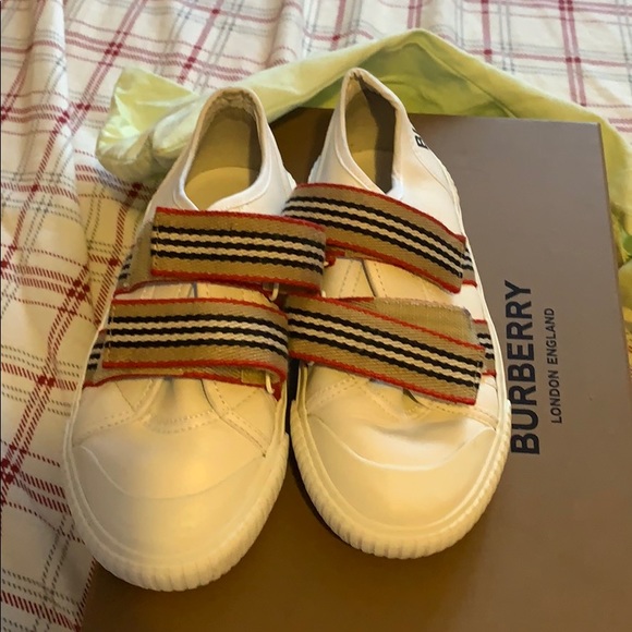 Boys Burberry shoes - Picture 3 of 4